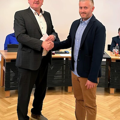 Beitragsbild Andreas Lukesch ins Amt als Stadtrat eingeführt - Nachfolger für Helmut Schwindl