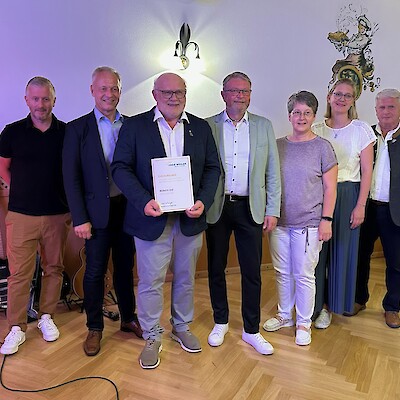 Beitragsbild 70. Geburtstag von Stadtrat Wilhelm Ertl –  Ehrennadel in Gold der Freien Wähler Bayern